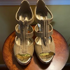 Gold open toe heed by Fioni